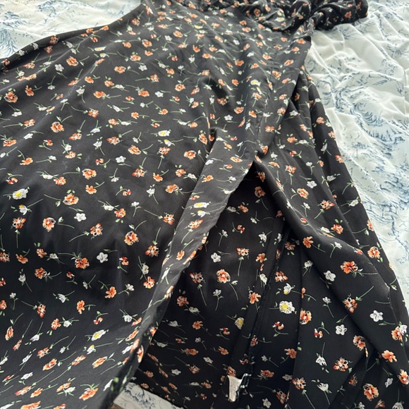 Black Floral Puff Sleeve Midi Dress - Picture 3 of 6